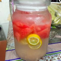 A picture of Detox water.
