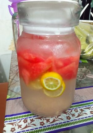 A picture of Detox water.