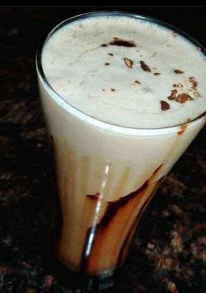 कोल्ड कॉफी (cold coffee recipe in Hindi) रेसिपी मुख्य फोटो
