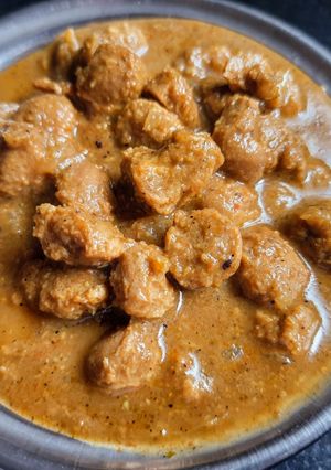 चमचमीत सोयाबीन मसाला (soyabean masala recipe in marathi) रेसिपी चे मुख्य फोटो 