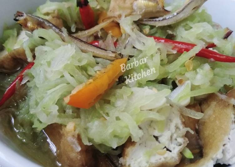 Proses memasak Tumis labu siam teri yang Lezat Sekali