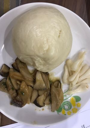 Hình của món Bánh bao ăn kèm nấm đùi gà nướng ngũ vị hương.
