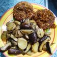 Tempeh marinado y empanado con setas