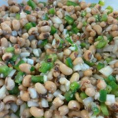A picture of Black eyed pea salad.