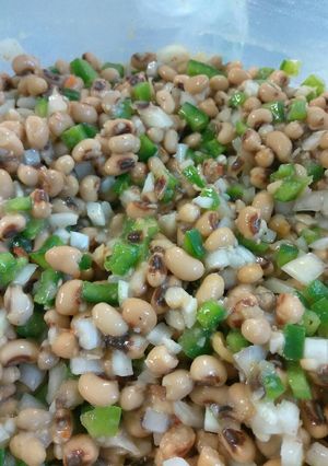 A picture of Black eyed pea salad.