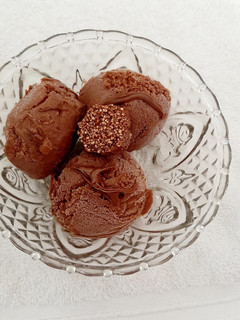 Una foto de Nieve de chocolate y plátano