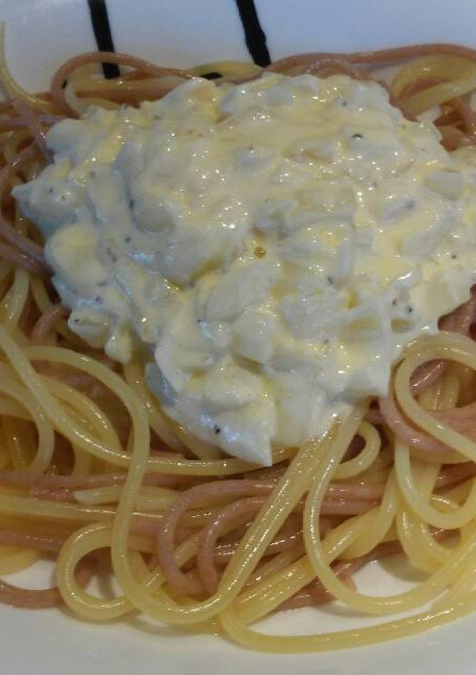 Una foto de Espaguettis con cebolla