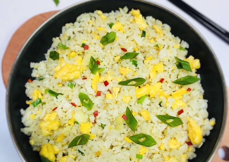 Langkah Mudah untuk Membuat 1. Nasi Goreng Telur aka Chinese Fried Rice #rabubaru, Bisa Manjain Lidah