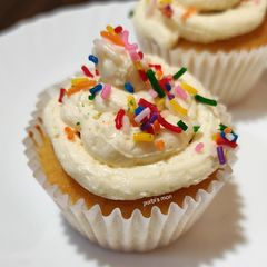 Vanilla cup cake A picture of Vanilla cup cake.