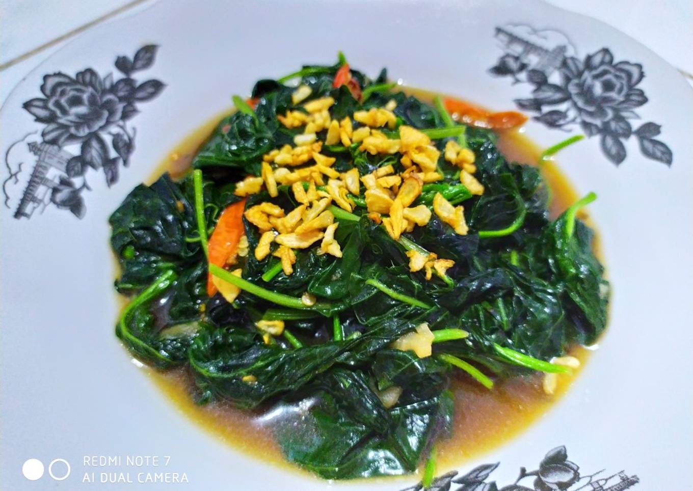 bayam goreng dengan bawang putih