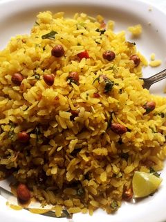 कांदे पोहे (kande pohe recipe in marathi) रेसिपी चे मुख्य फोटो