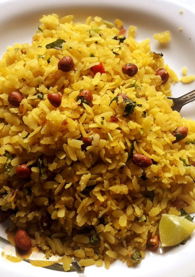 कांदे पोहे (kande pohe recipe in marathi) रेसिपी चे मुख्य फोटो 