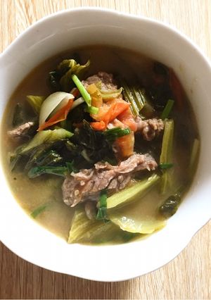 Hình của món Nạm bò kho dưa chua.