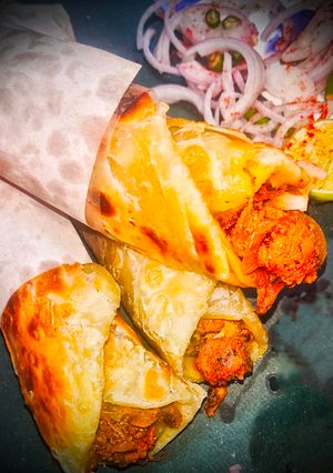 চিকেন কাঠি কাবাব রোল (Chicken kathi kebab roll recipe in Bengali) রেসিপির প্রধান ছবি