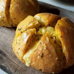 A picture of Korean Garlic Cheese Bread Tanpa Cream Cheese.