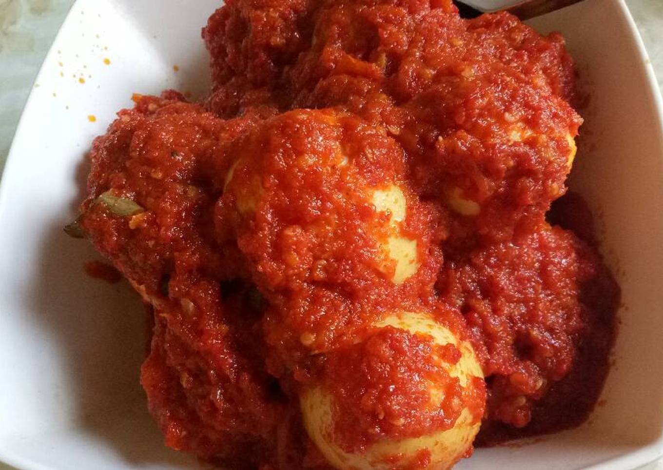 Bagaimana Menyiapkan Balado telur yang Bikin Ngiler