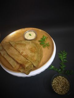 મગની ફોતરા વાળી દાળ ના ઢોસા(mung dal dosa recipe in gujarati) રેસીપી મુખ્ય ફોટો