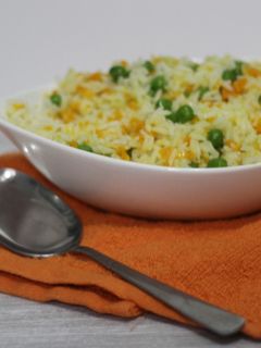 Foto de Arroz com cenoura e ervilhas