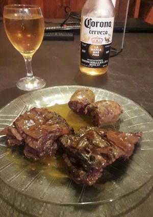 Una foto de Vacío y chorizos bom-bom al vino tinto
