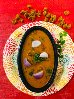 मुगवडी रस्सा भाजी (Moongvadi Rassa Bhaji Recipe In Marathi) रेसिपी चे मुख्य फोटो