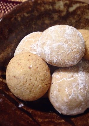 A picture of 'Russian' Cookies.