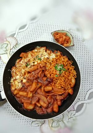Foto resep Low Budget - Cheese Tteokbokki Ramyeon!!