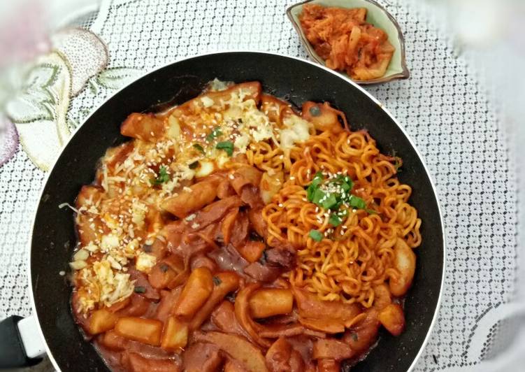 Low Budget - Cheese Tteokbokki Ramyeon!!