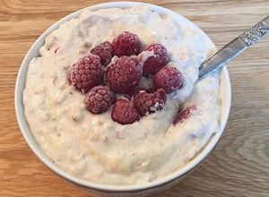 Una foto de Avena cocida a fuego bajo con leche fit y rico!