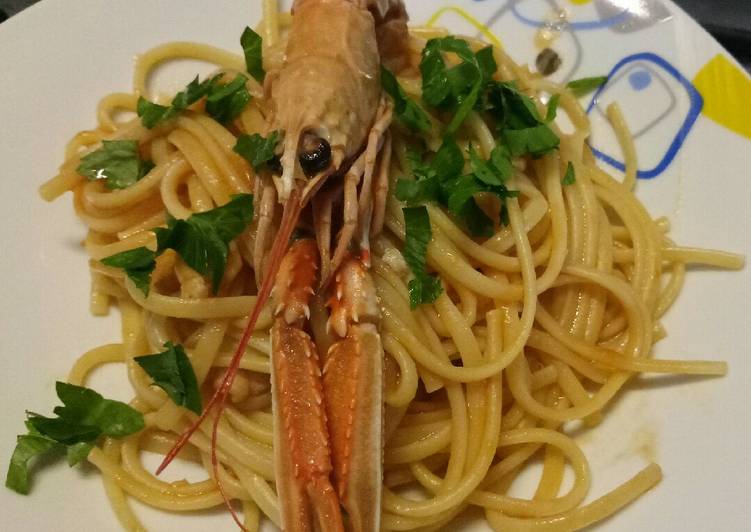 Linguine with Langostines in a tomato and brandy sauce π