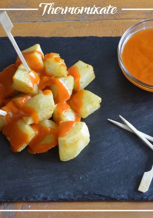 Una foto de Patatas confitadas con salsa brava con Thermomix