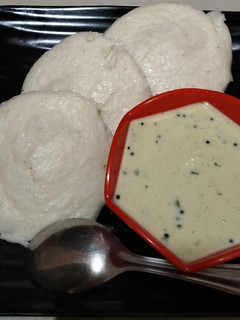 રાઈસ ઈડલી (Rice Idli Recipe In Gujarati) રેસીપી મુખ્ય ફોટો