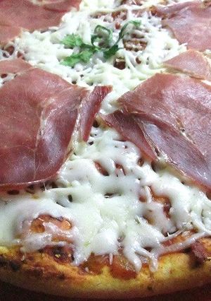 Foto principal de Prepizza con lonchas finas de jamón serrano