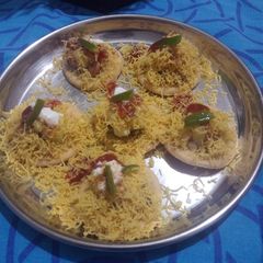 A picture of Sev puri.