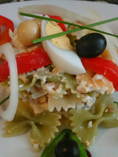 Una foto de Ensalada de lazos de colores