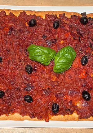 Une photo de Pichade (Pissaladière à la tomate)