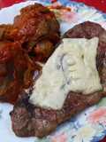 Chuleta de aguja de cerdo en airfryer y alcachofas con tomate
