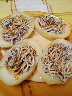 Una foto de Patatas con gulas