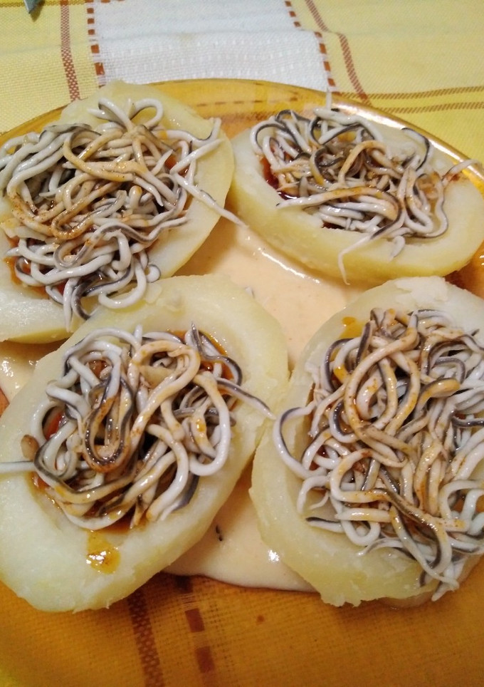 Una foto de Patatas con gulas