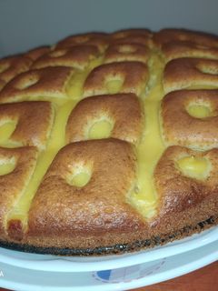 Una foto de Bizcocho con yogur y crema pastelera