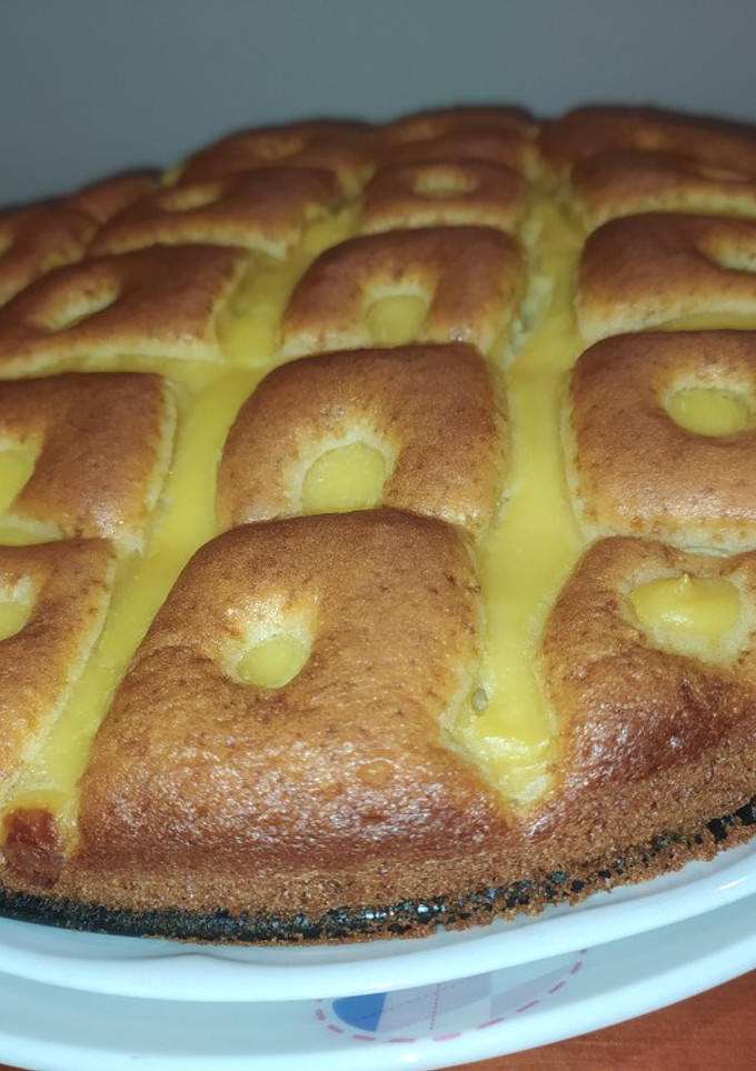 Una foto de Bizcocho con yogur y crema pastelera