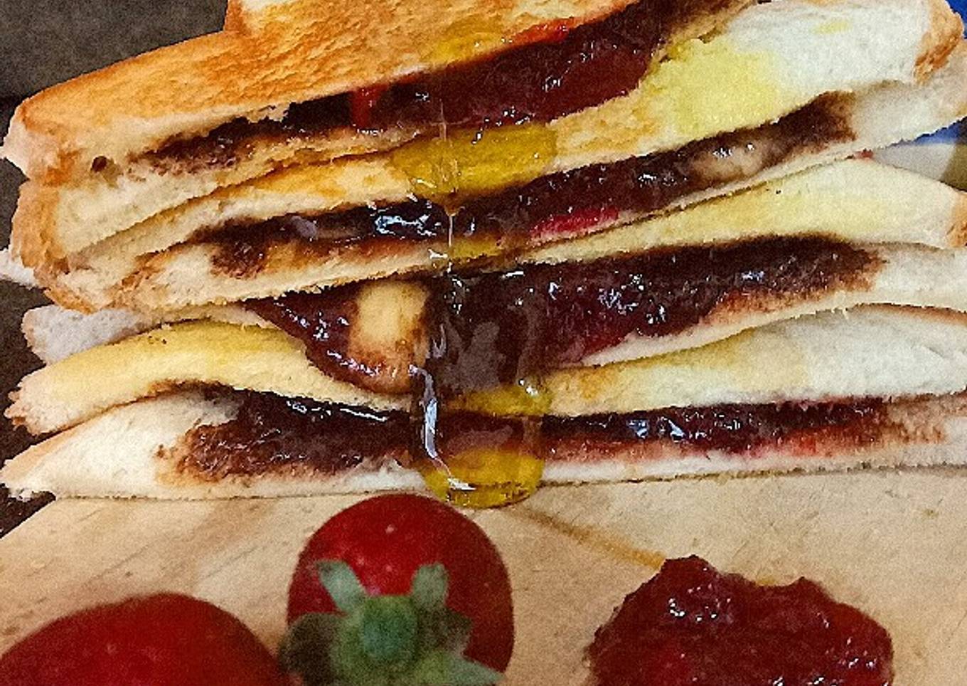 Roti Bakar coklat strawberry (selai strawberry homemade)