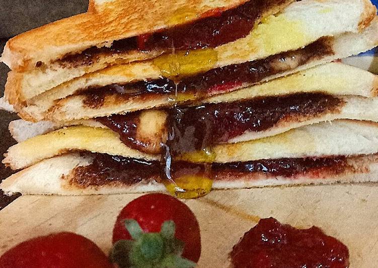 Roti Bakar coklat strawberry (selai strawberry homemade)