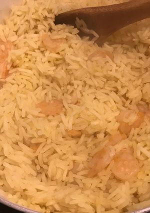Una foto de Arroz graneado con camarones