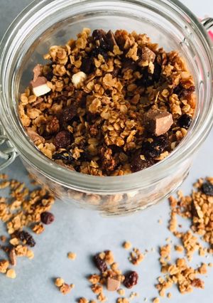 A picture of Chocolate Raisin Granola.