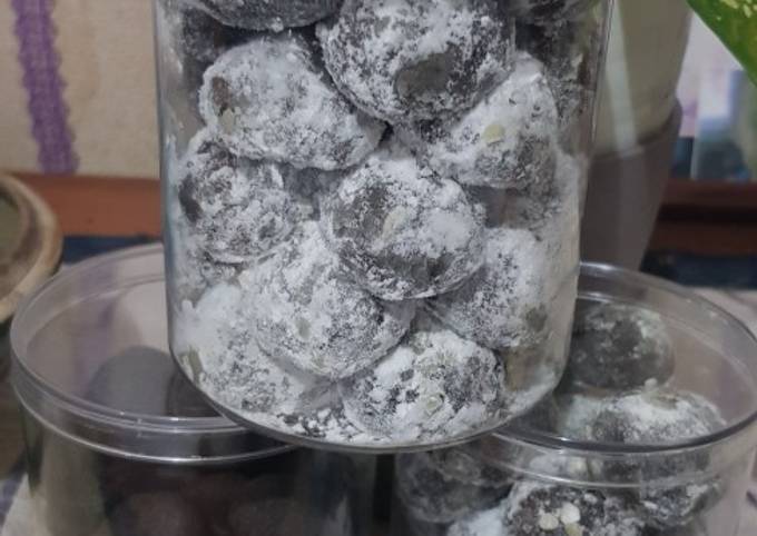 Kue kering oreo salju