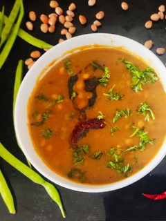நிலக்கடலை கொத்தவரை குழம்பு (Groundnut cluster bean Gravy) செய்முறை முக்கிய புகைப்படம்