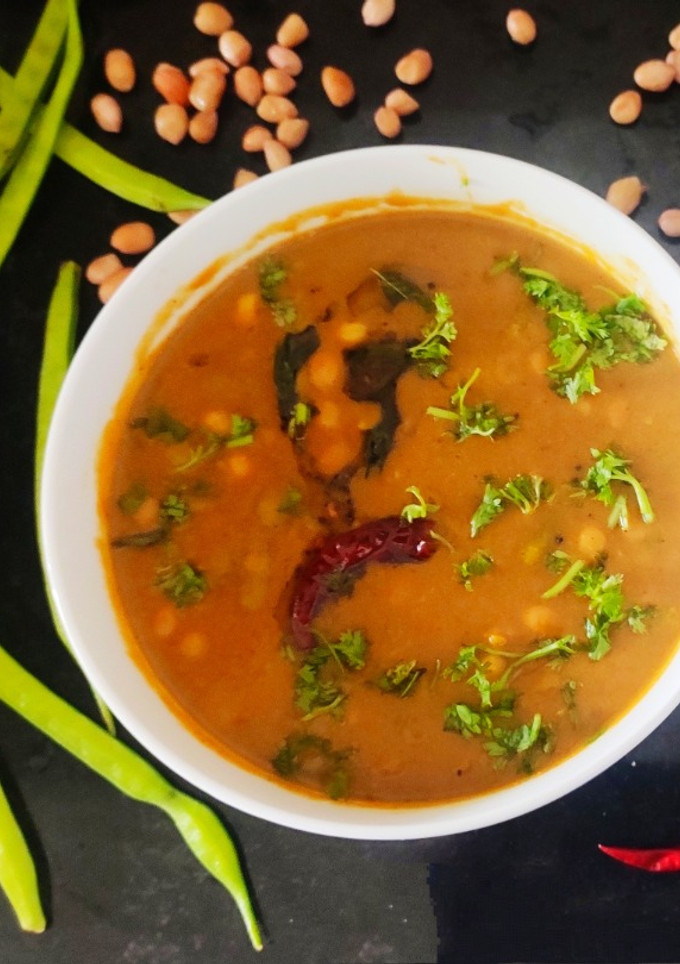 நிலக்கடலை கொத்தவரை குழம்பு (Groundnut cluster bean Gravy) செய்முறை முக்கிய புகைப்படம்