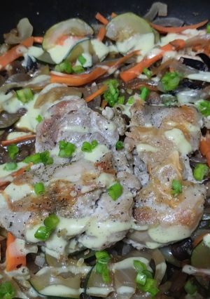 Una foto de Salteado🍄de vegetales🧅🥕🍗y pollo🍱🥙🌯