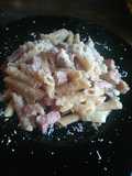Penne con bacon y setas