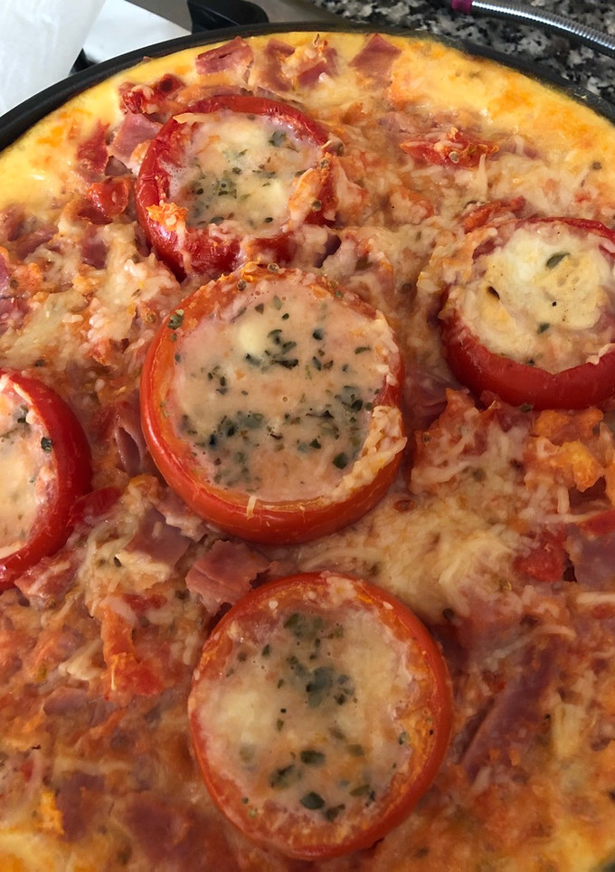 Una foto de Napolitana de jamón, queso y tomates